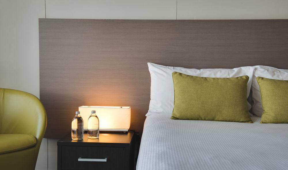 The Point Brisbane Hotel Luaran gambar A bedroom at the hotel