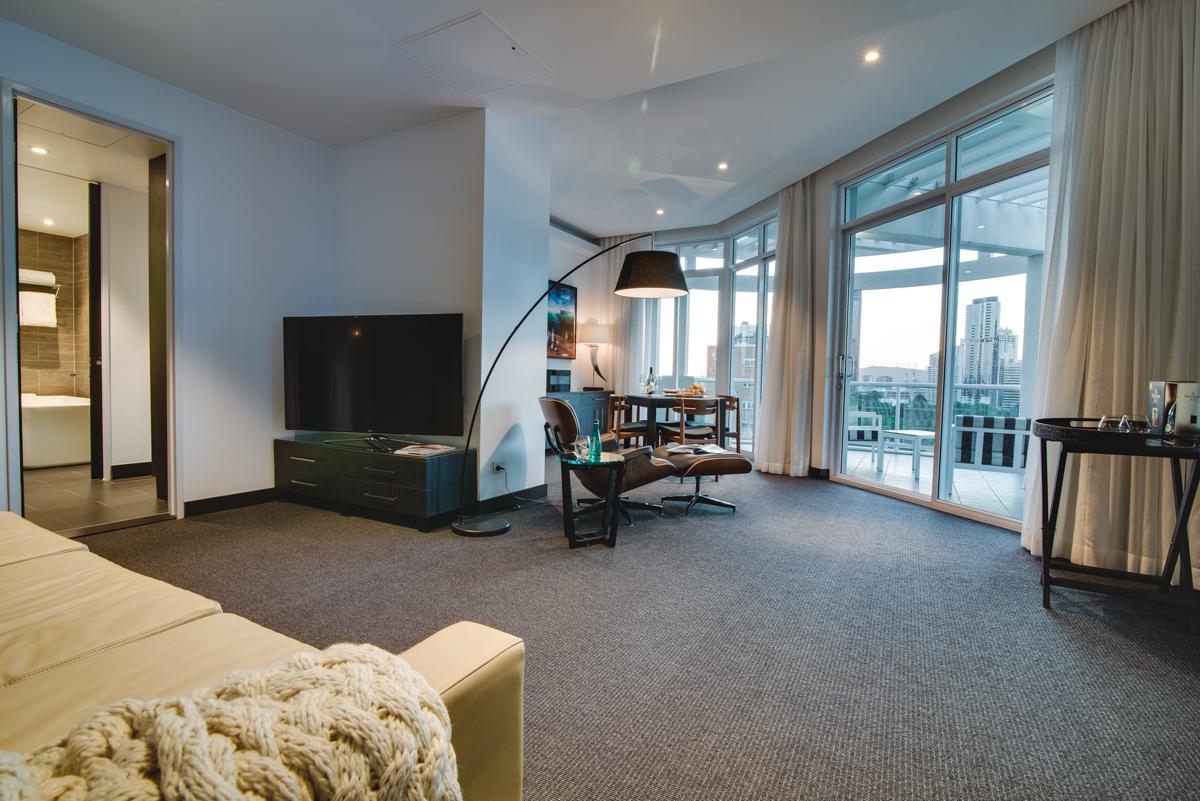 The Point Brisbane Hotel Luaran gambar A living room in a typical apartment
