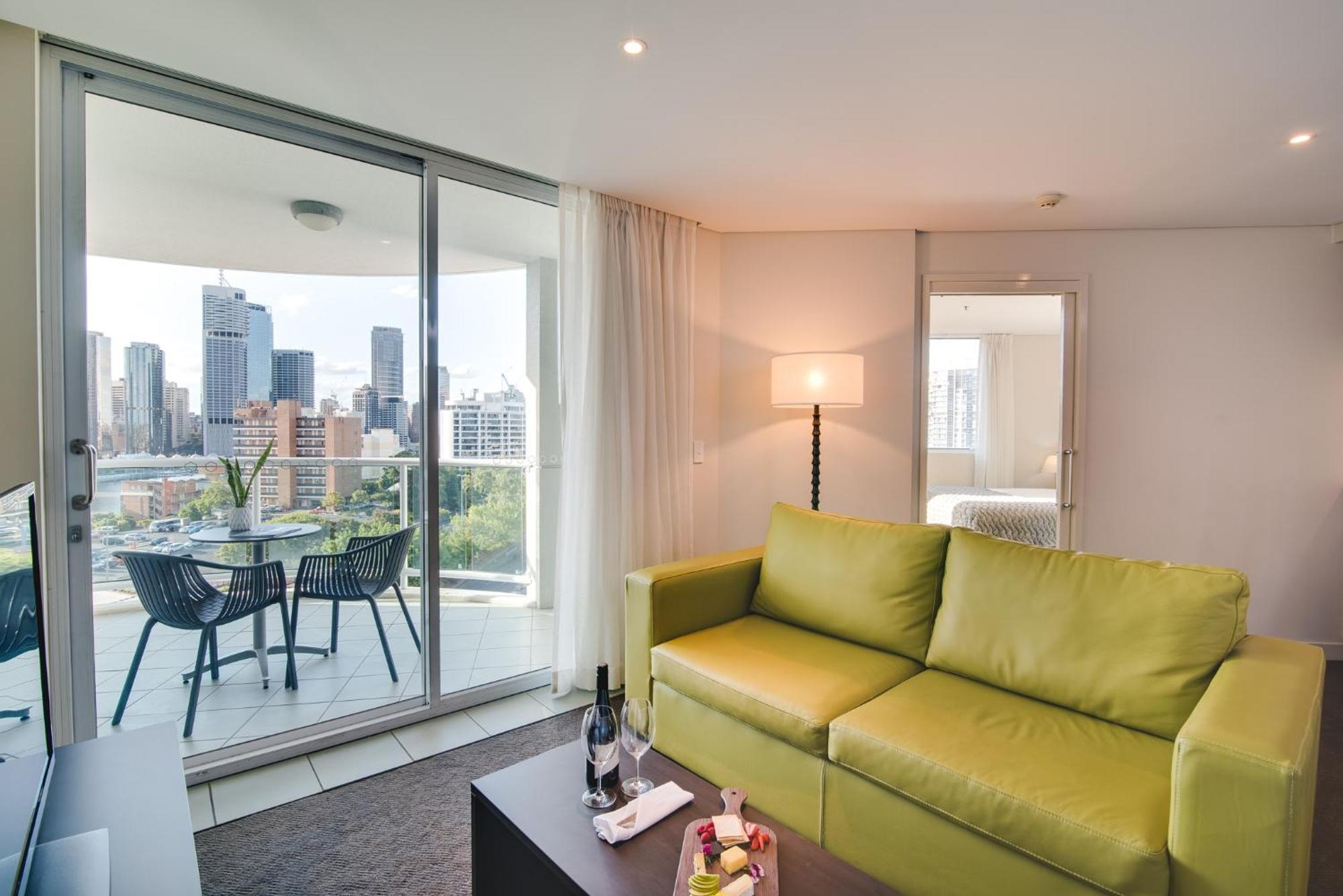 The Point Brisbane Hotel Luaran gambar Living room