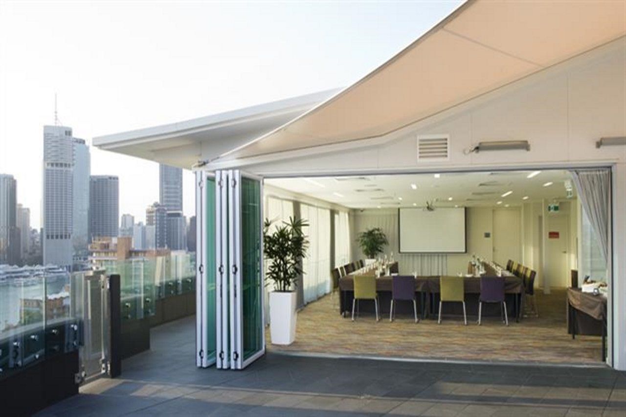 The Point Brisbane Hotel Luaran gambar A bi-fold door